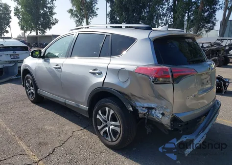2018 Toyota Rav4 Le z USA, uszkodzony, nr VIN JTMZFREV8JJ211618